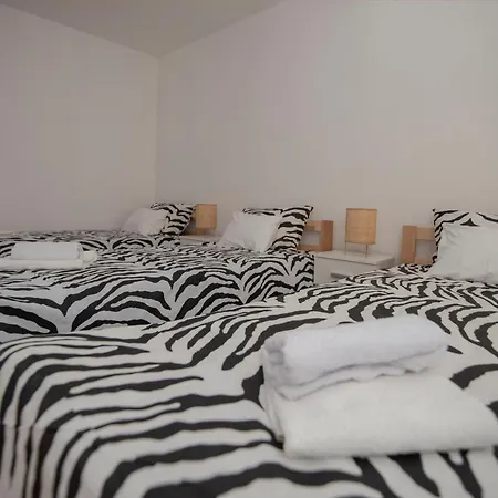 アパート Nina Stari Grad トレビニエ