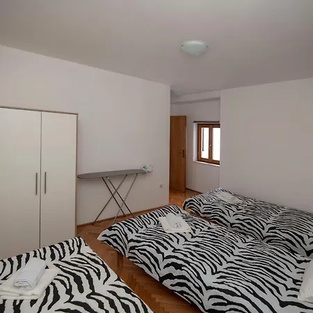 アパート Nina Stari Grad *