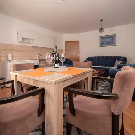 Nina Stari Grad アパート