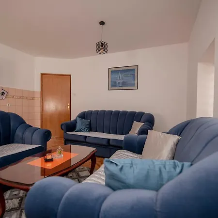 Nina Stari Grad * トレビニエ